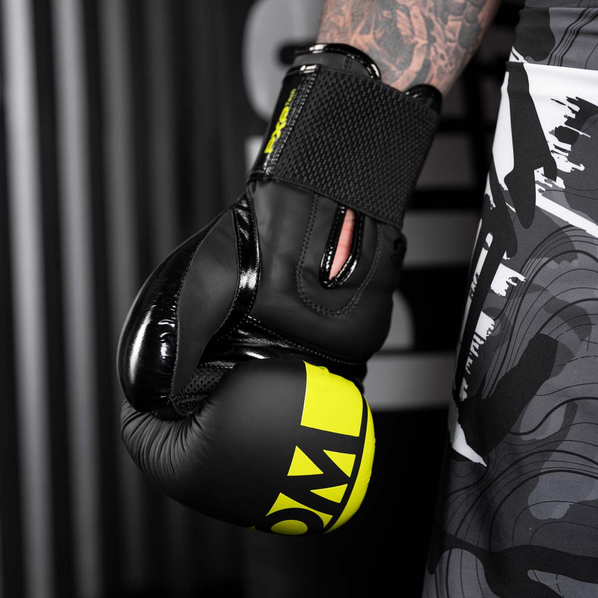 Boxing gloves NEON | for MMA & Boxing - PHANTOM ATHLETICS